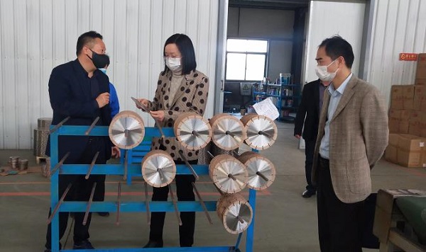 鄂州市市委常委、統(tǒng)戰(zhàn)部部長(zhǎng)鄒霞 蒞臨湖北昌利公司調(diào)研