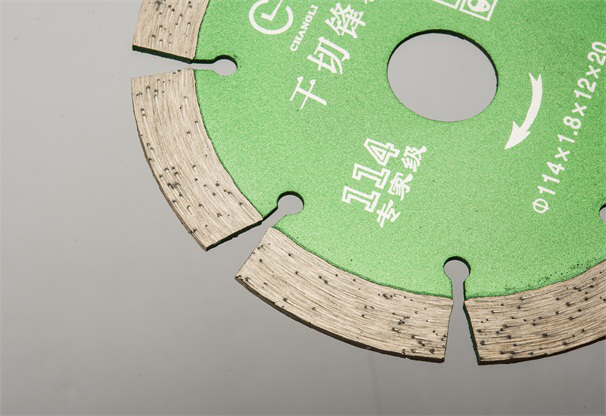 石材切割片加工后的石材應(yīng)該怎樣預(yù)防出現(xiàn)刮痕呢？