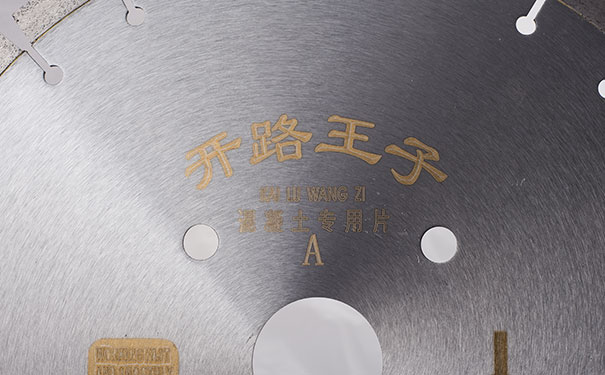 國內(nèi)石材加工鋸片基體規(guī)格從200mm開始，最大達到3500 mm